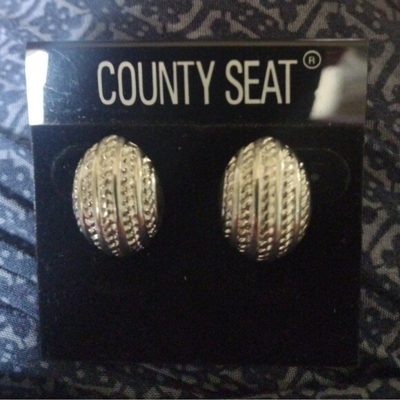 Silvertone earrings - Picture 2 of 3